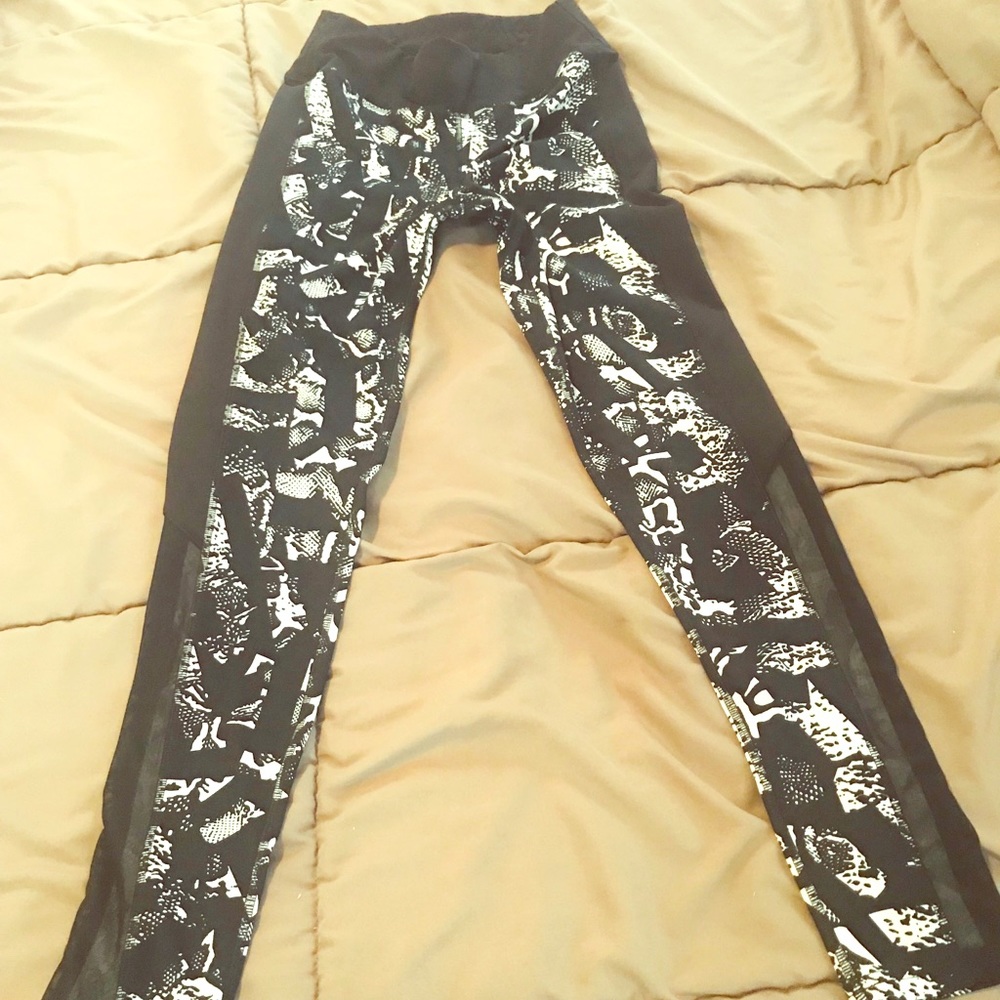 Mesh detail workout pants - women’s medium